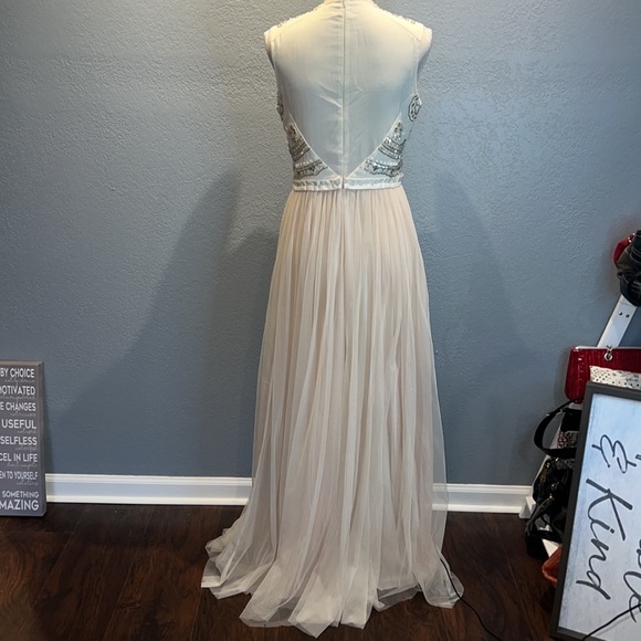 Needle & Thread Embellished By Hand Formal Gown - Size 10 - Picture 8 of 16